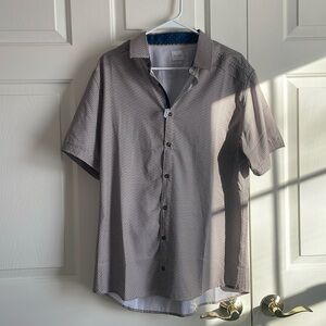 Short sleeve button up